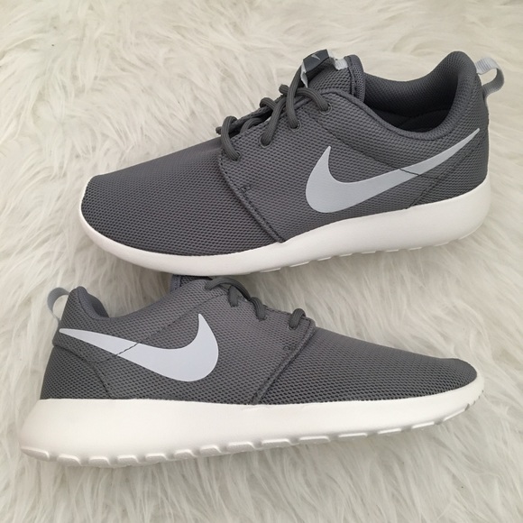 NEW Nike Roshe One Women’s Sneakers - Picture 6 of 7